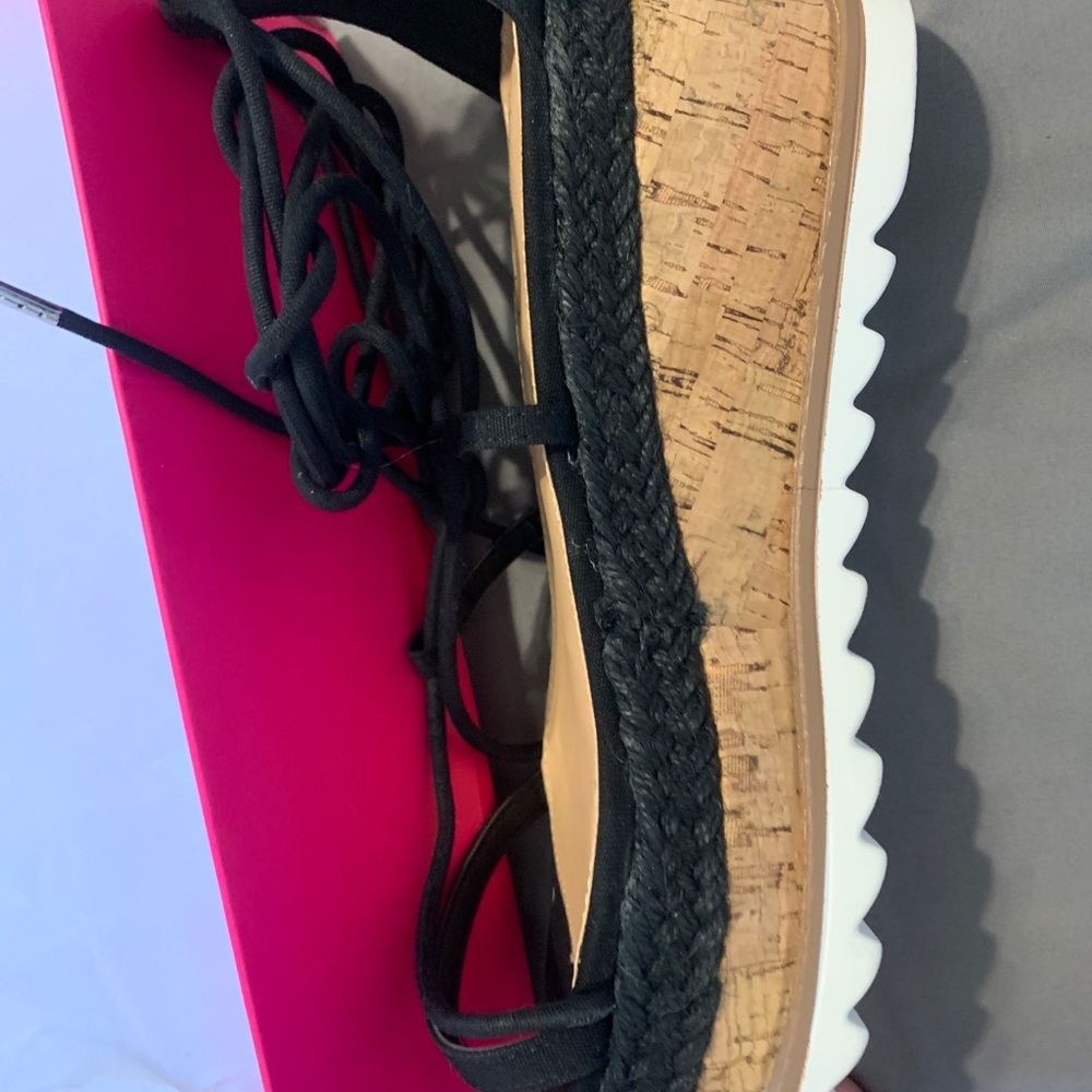 Shoes - Picture 4 of 5